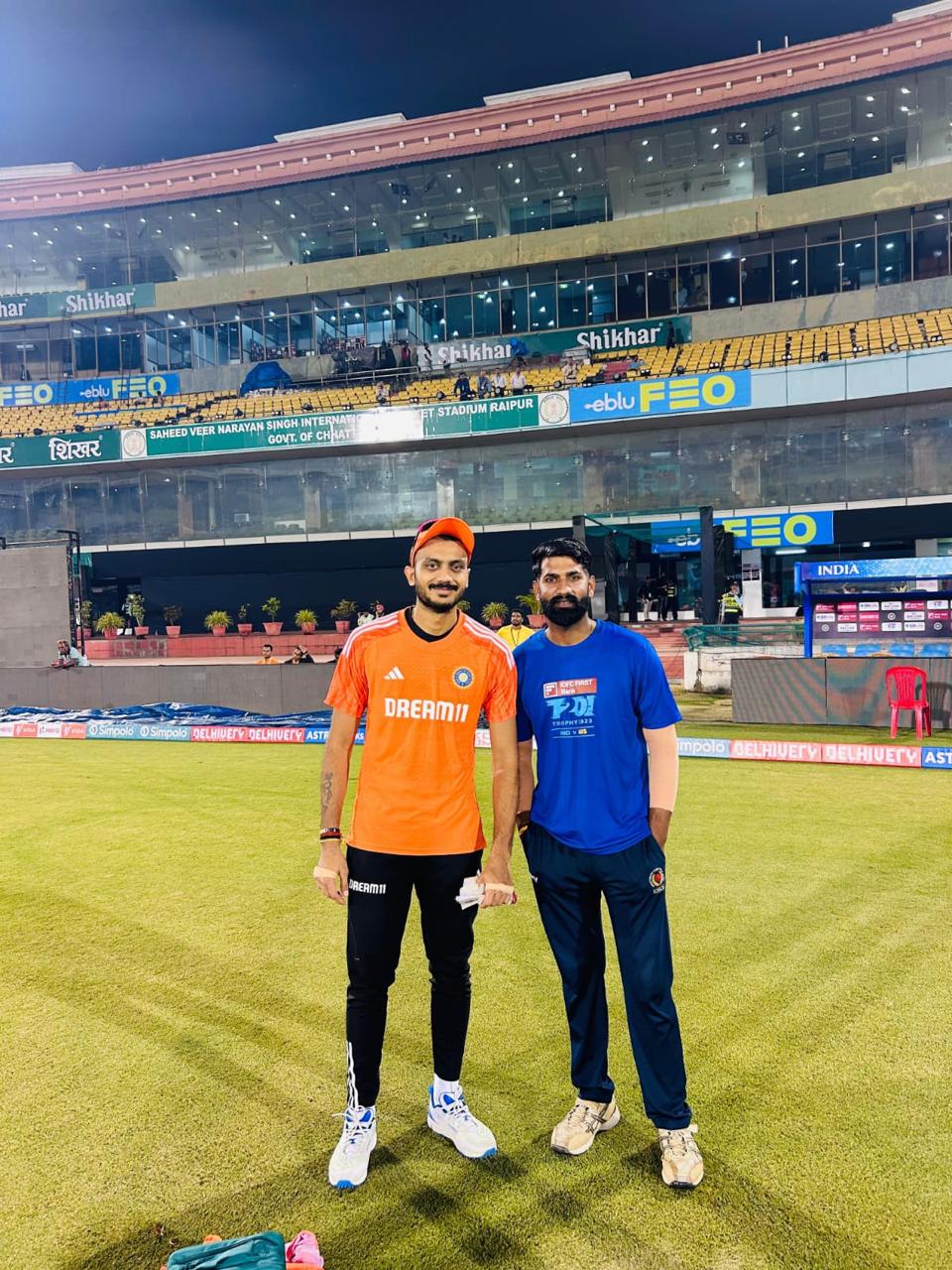 F95 physiotherapist demonstrating taping techniques to sports coaches